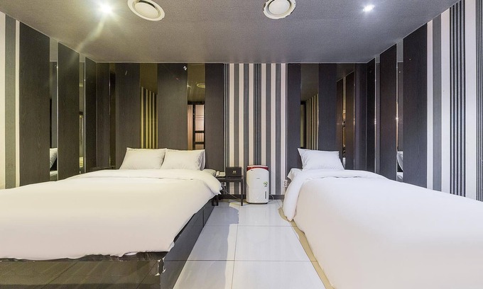 Songman Hotel | Eco-Friendly Iksan Choco: Family Retreat with Breakfast