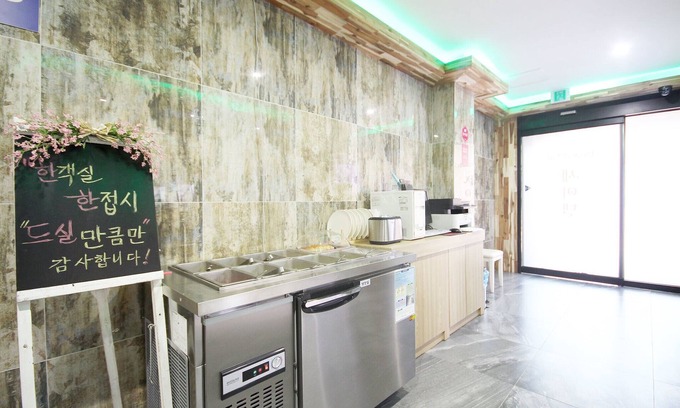 Songman Hotel | Eco-Friendly Iksan Jtel: Family & Kitchen Amenities Await