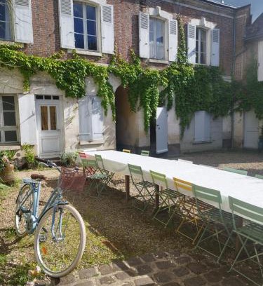 Saint-Fargeau Bed & Breakfast | Discover Il était une fois un jardin: Oceanfront Oasis