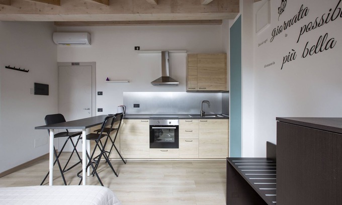 Albese con Cassano Bed & Breakfast | Guest Rated 10/10 at Il B&B di Piazza Motta with Breakfast