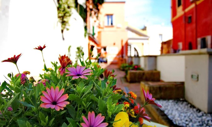 Procida House | Oceanfront Il Borghetto Apartments with Hot Tub & Breakfast