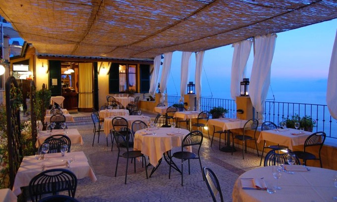 Riomaggiore Apartment | Discover Il Borgo Di Campi: Pet-Friendly Retreat for Families