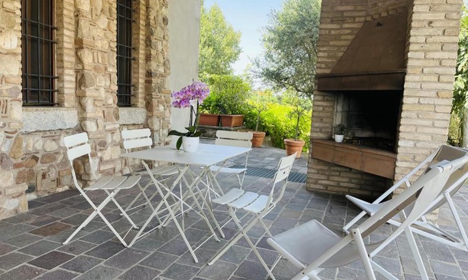Castellaro Lagusello Cabin | Relaxing Getaway at Il Borgo Fra I Laghi with Ocean Views