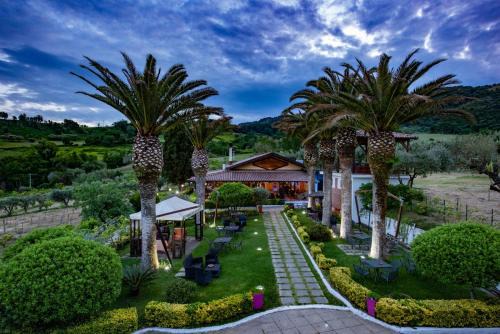 Maierato House | Explore Il Borgo sul Lago: Pet-Friendly Lakefront Retreat
