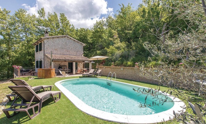 Montecchio House | Inviting 3 Bedroom Getaway in Montecchio with Pool & Spa