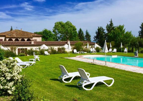 Monteroni d'Arbia Bed & Breakfast | Experience Il Canto del Sole: Oceanfront Bliss Awaits