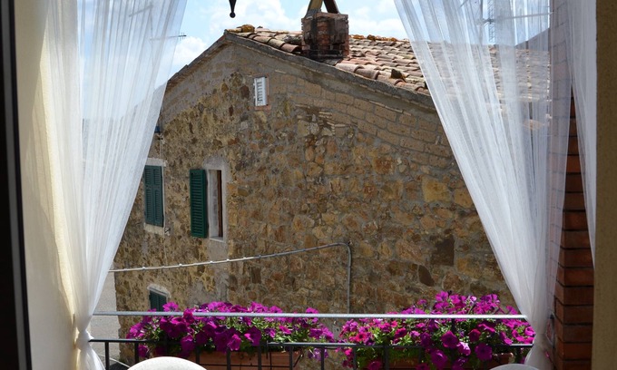 Poggio Murella House | Discover Il Cantuccio: Family-Friendly with Breakfast Included