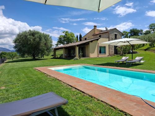 Calvi di Umbria House | IL CASALE DEGLI ULIVI- Splendido casale panoramico con piscina a 30 min da Roma GRA