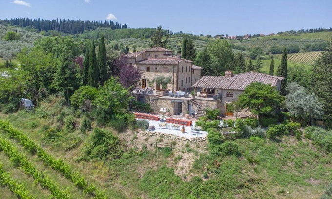 Panzano in Chianti House | Relax at Il Casello Country House with Oceanfront Amenities