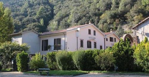 Terni House | Discover Il Casolare della Cascata: Pet-Friendly Retreat