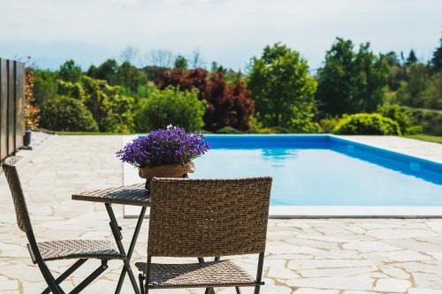 Farigliano Bed & Breakfast | Experience Il Casotto Nelle Langhe: 4-Star Bliss with Pool
