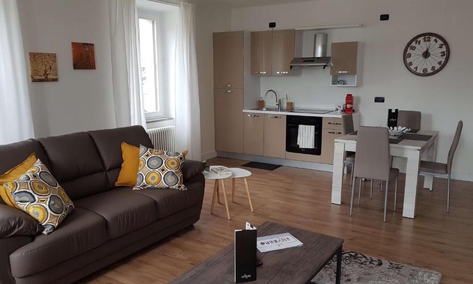 Cles Apartment | Guest Favorite: Il Centrale A&B with Breakfast & Family Amenities