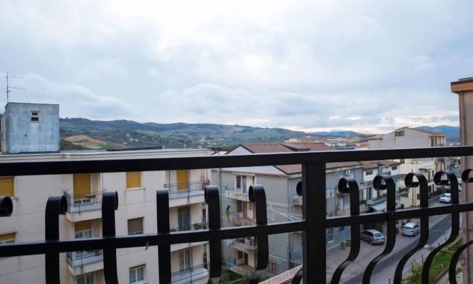 Valguarnera Caropepe Bed & Breakfast | Cozy Il Centro Short Lets with Pool and Breakfast Included