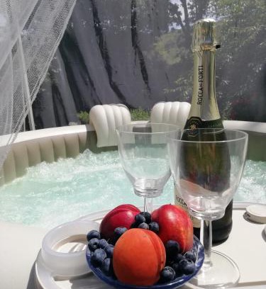 Itri Apartment | Top-Rated Getaway at Il cielo in una stanza with Hot Tub