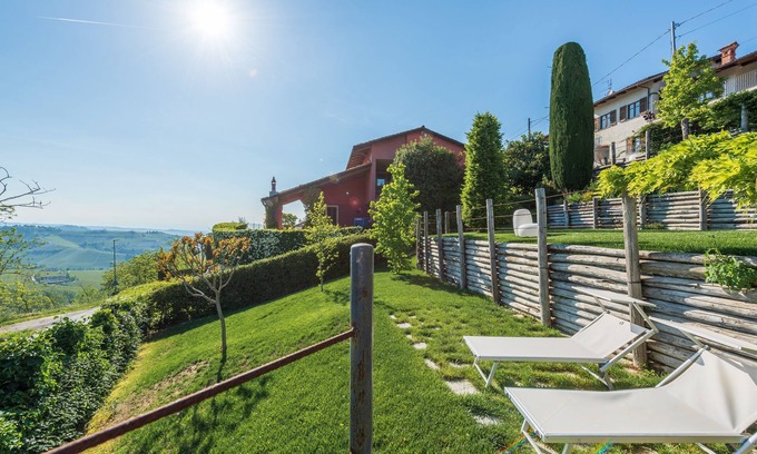 Treiso Apartment | Cozy Il Ciuchè Apartments in Treiso with Ocean Views