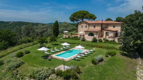 Buonconvento House | Discover Il Colle Di Donna Ilaria with Ocean Views & Pool