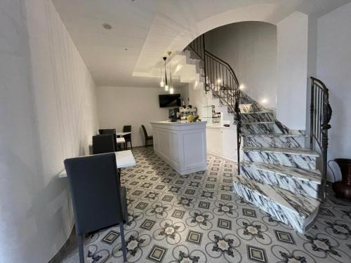 Bomerano House | Relax at Il covo degli Dei: Family-Friendly with Hot Tub