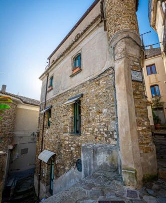 Castellabate Historic Centre Apartment | Discover Il Fascino del Borgo - Family-Friendly Retreat