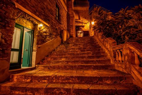 Castellabate Historic Centre House | Explore Il Fascino del Borgo: Family-Friendly Retreat