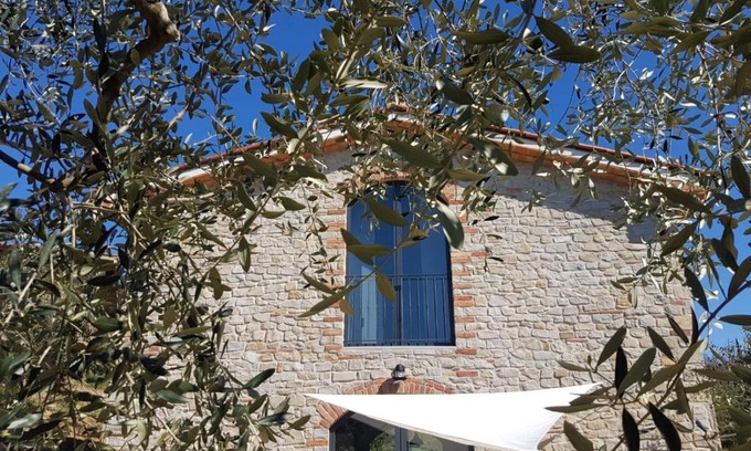 Giugnano House | Discover Il Fienile de La Cavallina: 4-Star Family Retreat
