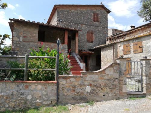 Simignano House | Discover IL Fienile nella Roccia: Family-Friendly Escape