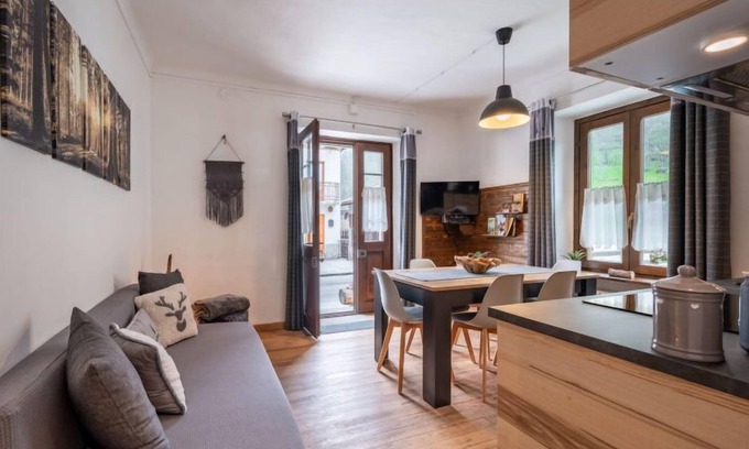 Ghigo Apartment | Guest Rated 10/10: Il Fior di Neve with Lake Views