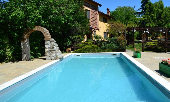 Castel de' Ratti Hotel | Oceanfront Retreat at Il Fiorile with Pool & Hot Tub