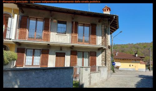 Brovello-Carpugnino House | Il Gatto Ombrellaio