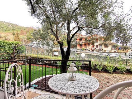 Riva di Solto Apartment | Discover Il Giardinetto: Family-Friendly Oasis Rated 9.5