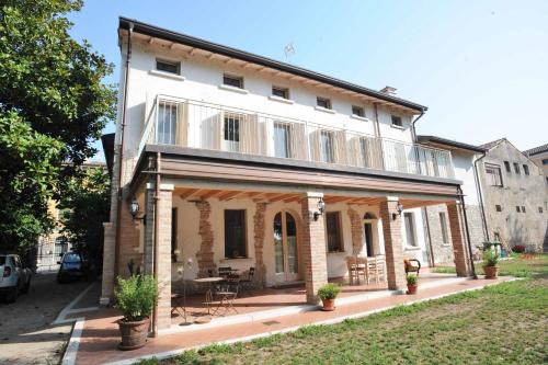 Marmirolo House | Discover Il Giardino Del Conte Custoza: Family-Friendly Retreat