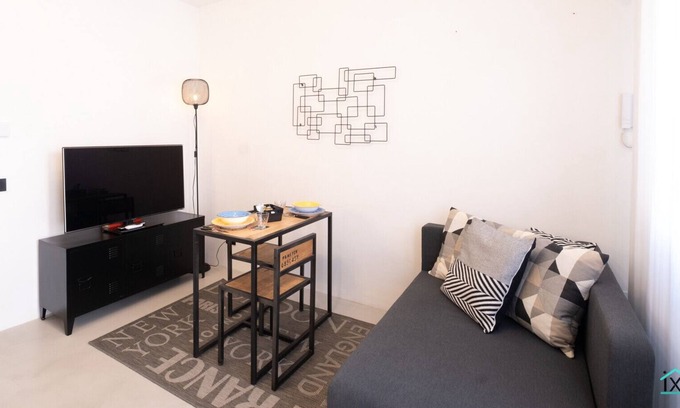 Gurone Apartment | IL GIARDINO DEL RE MALNATE - IXIHOME