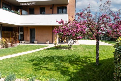 Castenaso Apartment | Guest Rated 9.8: Il Giardino di Boccaccio Awaits You