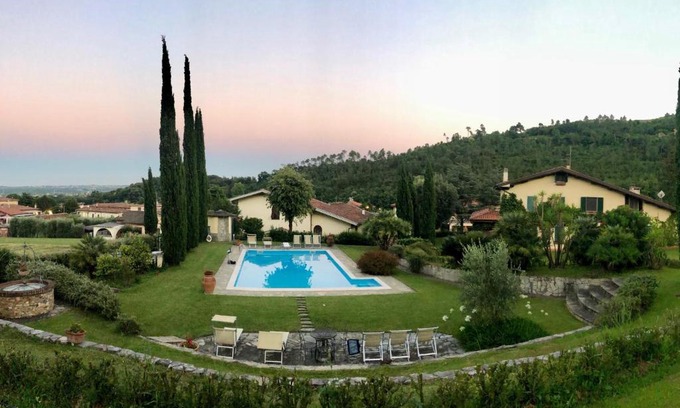 Cascine-La Croce House | Exceptional Stays at Il Giardino di Flora with Pool Access