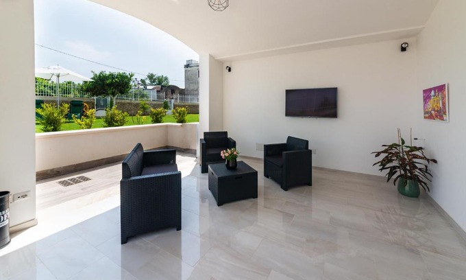 Procida House | Discover IL GIARDINO: Rated 9.9/10 by Guests