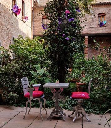 Ferrara Historic Centre Apartment | Discover Il Giardino Segreto: Pet-Friendly & Guest Rated 9.7