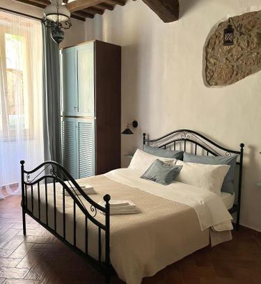 Pitigliano Apartment | Charming Il Girasole Storico: Family-Friendly Comfort