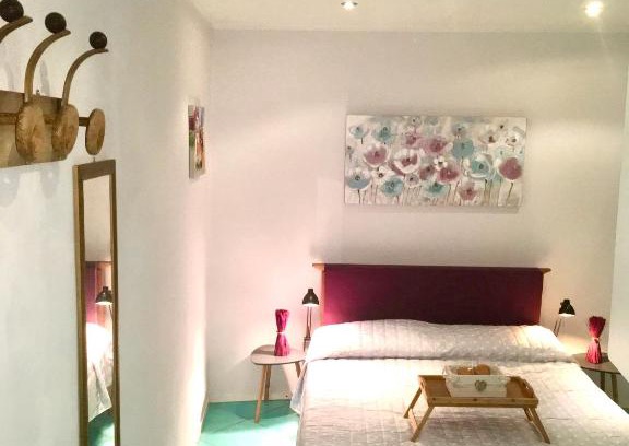 Pallanza Apartment | Discover Il Lago Riflesso: Oceanfront Retreat with Breakfast
