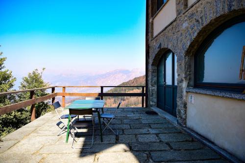 Civenna Ski Chalet | Pet-Friendly Il Larice - Agriturismo Alpe del Ville Retreat
