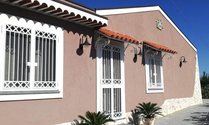 Mascali House | Discover Il Limoneto di Leo: 10/10 Guest Rated Retreat