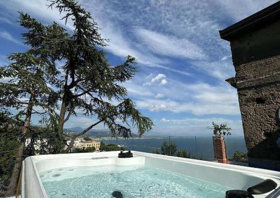 Raito House | Romantic Getaway at Il Melograno in Costa d'Amalfi