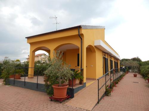 Albenga House | Discover Il Melograno: Family-Friendly Retreat with Kitchen