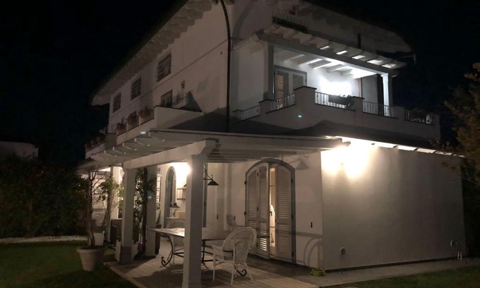 Cinquale Villa | Experience Il Melograno: Pet Friendly with Ocean Views