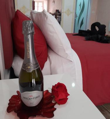 Fiuggi House | Discover Relaxation at IL NIDO Suite with Hot Tub Access