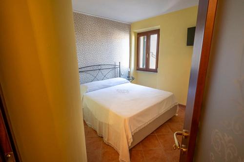 Capodimonte Apartment | Idyllic Il Nido sul Lago: Pet & Child-Friendly Retreat