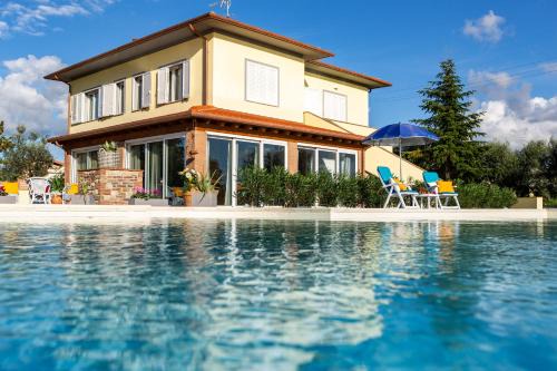 Cecina Villa | Discover IL NOCCIOLO 12: Oceanfront Escape with Pool