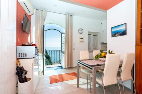 Pontone House | Serene Il Paradiso sul Mare Apartment with Oceanfront Pool