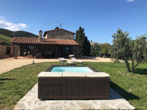 Montecatini Val di Cecina Bed & Breakfast | Experience Il Podere Bellavista: 4-Star Haven with Pool