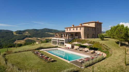 Volterra Villa | Discover Il Poggiarellone 18: Top-Rated Pet-Friendly Retreat