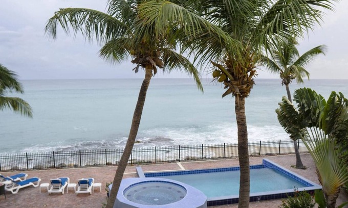Pelican Key Condo | Stunning Il Punto Blu in Pelican Key with Oceanfront Views