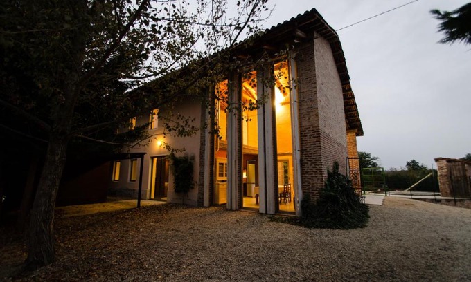 San Damiano dʼAsti Bed & Breakfast | Discover Il Riposo: Family-Friendly Stay with Breakfast